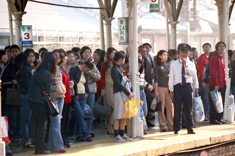 台灣鐵路旅遊攝影台中火車站月台旅客2002年之前攝影照片31